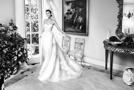 Благоухающий цветок: новая свадебная коллекция Carolina Herrera (ФОТО и ВИДЕО)