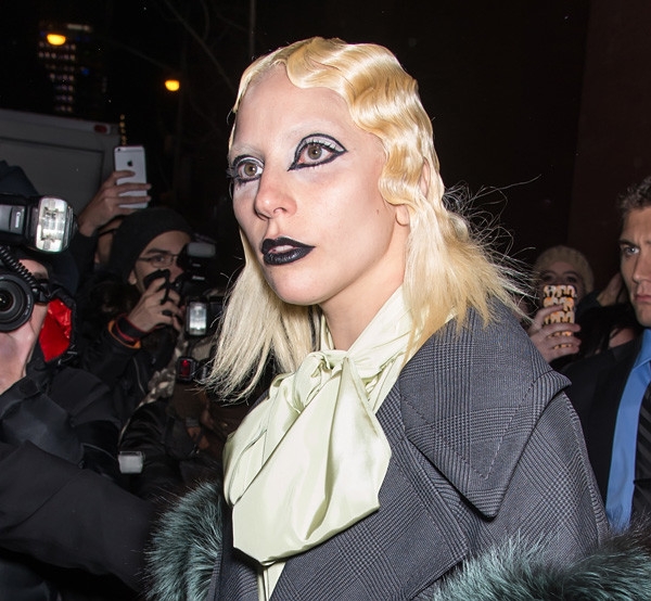 Леди Дракула: Гага вышла на подиум и всех напугала (ФОТО)